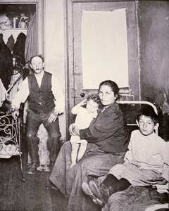 Immigrant family, Lower East Side, New York City, c.1910 (b/w photo)