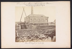 أسفل محطة ضخ البخار مع أوجرس / Capelle aan den IJssel في 14 مايو 1869 (العنوان على الجسم) تصريف البلاسن في Schieland شرق روتردام (عنوان السلسلة على الكائن)