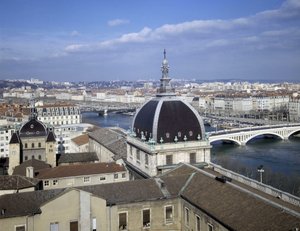 العمارة الباروكية: قبة فندق ديو (1741 - 1748) للمهندس المعماري جاك جيرمان (جاك جيرمان) سوفلوت (1713-1780). ليون ، رون (69).