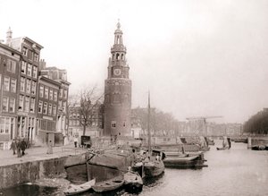المراكب على القناة أمام Montelbaanstoren ، أمستردام ، 1898. بواسطة جيمس باتكين
