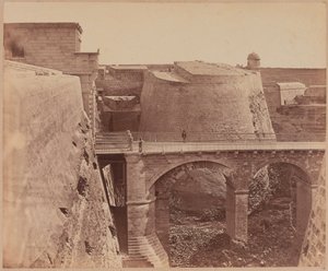 الجسر في Porta Reale ، مالطا ، حوالي عام 1856 بواسطة جيمس روبرتسون