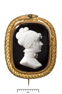 وفاة بروش الأميرة شارلوت التذكارية الذهبية ، c.1817 (زجاج أبيض وأسود مرصع بالذهب مع الماس)