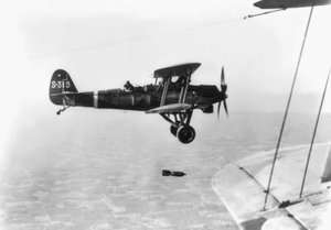 نفذت الطائرات اليابانية قصفًا فوق أهداف في الصين ، 1937 بواسطة مصور ياباني