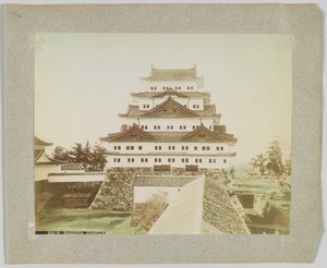 Nagoya Castle, Japan (hand-coloured b/w photo) بواسطة مصور ياباني