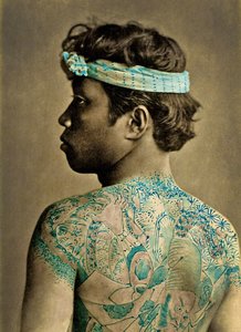 صورة لرجل يرتدي وشم إريزومي الياباني ، عام 1880 (صورة زلال ملونة يدوية)