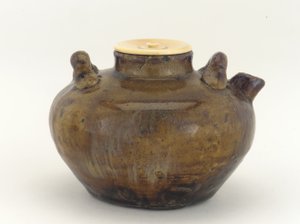 إبريق Mino أو Seto Ware ، يستخدم كعلبة شاي بواسطة المدرسة اليابانية