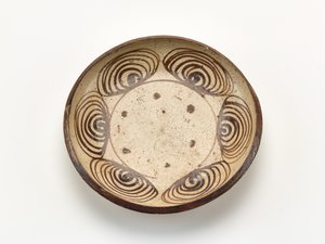 صحن تقديم بتصميم "عين الحصان" 1800-1830 بواسطة المدرسة اليابانية