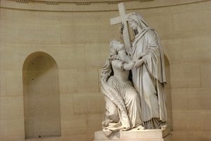 ماري أنطوانيت (1755-1793) التي يحتفظ بها الدين ، 1825 (رخام) (انظر أيضًا 252689)
