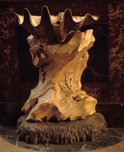 Benitier shape of a shell on rock realized by Jean Baptiste Pigalle (1714-1785) 1745 Paris, Church Saint Sulpice. بواسطة جان بابتيست بيغال