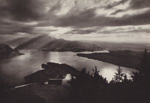 Rigi Kaltbad ، مزاج المساء مع منظر من Känzeli (b / w photo) بواسطة جين جابريل