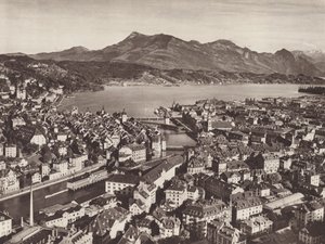 سويسرا: لوسيرن ، من Gutsch ، مطلة على البحيرة و Rigi (b / w photo) بواسطة جين جابريل