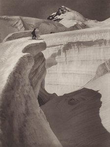 سويسرا: Jungfrau و Glacier Labyrinth و Rottalhorn في الخلفية (صورة بالأبيض والأسود) بواسطة جين جابريل