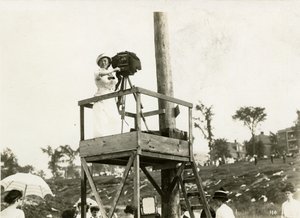 سندات في العمل ، c.1905-40