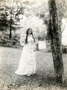 غريس دافي بويلان والدة مالكولم ستيوارت بويلان ، مخرج أفلام هوليوود ، حوالي 1905-17 (صورة فضية جيلاتينية) بواسطة جيسي تاربوكس بيلز