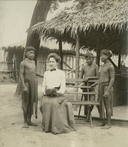 دروس الغناء Igorrote. [حجز الفلبين في قسم الأنثروبولوجيا في المعرض العالمي 1904] بواسطة جيسي تاربوكس بيلز