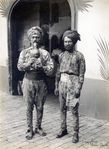 المشعوذون من آسيا. (فنانون من قسم آسيا الغامضة في بايك في معرض 1904 العالمي) بواسطة جيسي تاربوكس بيلز