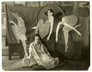 لين في متجرها ، قرية غرينتش ، نيويورك ، الولايات المتحدة الأمريكية ، حوالي 1916-20 (صورة فضية من الجيلاتين) بواسطة جيسي تاربوكس بيلز