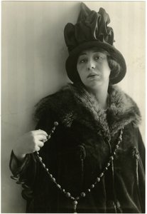 زوي أكينز ، مؤلف Déclassée ، c.1905-40 بواسطة جيسي تاربوكس بيلز