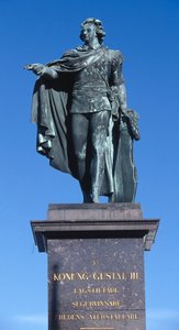 تمثال للملك غوستاف الثالث منحوت عام 1799 تخليداً لذكرى الملك الذي قُتل عام 1792 ، جاملا ستان (المدينة القديمة) ، ستوكهولم ، السويد (صورة)