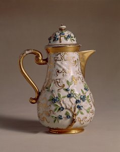 إبريق قهوة ، مزين بنقش بارز ، ميسين ، خزف c.1710
