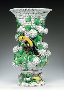 مزهرية Meissen Schneeballen ، من منتصف إلى أواخر القرن التاسع عشر (بورسلين) بواسطة يوهان يواكيم (بعد) كيلرز
