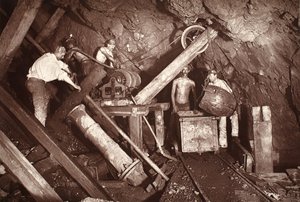 عمود المحرك في 406 ، منجم مطبخ Cook ، رسم توضيحي من "مناجم Mongst وعمال المناجم ، أو مشاهد تحت الأرض بواسطة Flash-Light" بواسطة JC Burrows و William Thomas ، حانة. 1893 (صورة بني داكن) بواسطة جون تشارلز بورو