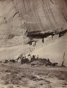 أطلال Cliff Dwellings ، Cañon de Chelly ، أريزونا ، ج. 1879-1881. بواسطة جون ك. هيلرز