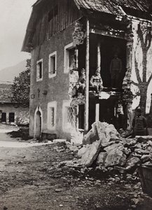 ألبوم "Meine weltkriegs - Erinnerungen South-West Front (Carinthia، Italien، South Tyrol) (حربتي العالمية - ذكريات عن الجبهة الجنوبية الغربية في كارينثيا ، إيطاليا ، ترينتينو-ألتو أديجي) 31/03/1915-12 / 11 / 1918 - Josef Zohles Wien ": ركام في Valbruna (b 