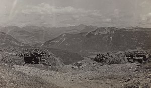 ألبوم "Meine weltkriegs - Erinnerungen South-West Front (Carinthia، Italien، South Tyrol) (حربي العالمية - ذكريات عن الجبهة الجنوبية الغربية في كارينثيا ، إيطاليا ، ترينتينو ألتو أديجي) 31/03/1915 - 12/11 / 1918 - Josef Zohles Wien ": ملاجئ للبنا بواسطة جوزيف زوهليس