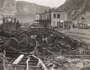 ألبوم "Meine weltkriegs - Erinnerungen South-West Front (Carinthia، Italien، South Tyrol) (حربي العالمية - ذكريات عن الجبهة الجنوبية الغربية في كارينثيا ، إيطاليا ، ترينتينو ألتو أديجي) 31/03/1915 - 12/11 / 1918 - Josef Zohles Wien ": حطام وخردة معدنية في 
