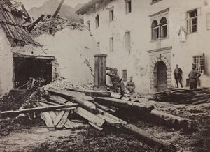 ألبوم "Meine weltkriegs - Erinnerungen South-West Front (Carinthia، Italien، South Tyrol) (حربتي العالمية - ذكريات عن الجبهة الجنوبية الغربية في كارينثيا ، إيطاليا ، ترينتينو-ألتو أديجي) 31/03/1915-12 / 11 / 1918 - جوزيف زواليس فيين ": جنود وأنقاض في فالب