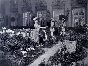 ريجان (غابرييل شارلوت ريو ، ديت) (1856-1920) ، ممثل كوميدي فرنسي يصل على كرسي لارتداء زي حفلة موسيقية في نيويورك عام 1905 بواسطة جوزيف بايرون