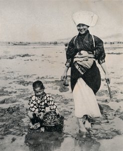 حفر المحار في المد المنخفض في خليج طوكيو ، c1900 ، 1921 بواسطة شارع جوليان ليونارد
