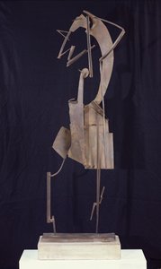 امرأة ترتب شعرها ، 1929-1930 (معدن)