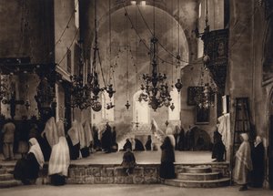بيت لحم ، خدمة في كنيسة المهد (b / w photo)