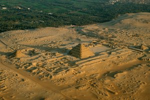 مصر؛ علم الآثار؛ المملكة القديمة؛ سقارة؛ هرم زوسر، الهرم المدرج، الأسرة الثالثة بواسطة كينيث جاريت