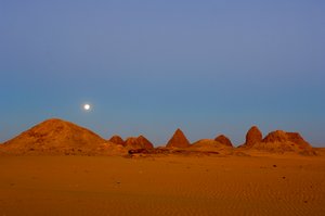 هرم تاهاركا، هرم أسبلتا، مدافن الأسرة الـ25، نوري، السودان، النوبة، النوبة ...، 2007 (صورة) بواسطة كينيث جاريت