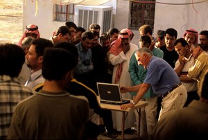  بواسطة كينيث جاريت