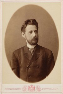صورة للشاعر إنوكنتي أنينسكي 1856-1909 ، ج. 1890. بواسطة كييف. استوديو الصور V. Vysotsky