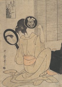 تاكاشيما أويسا تستخدم مرآتين لمراقبة تصفيفها ، كاليفورنيا. 1795. بواسطة كيتاجاوا أوتامارو