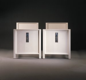زوج من أسرة Wiener Werkstatte المفردة ، حوالي 1904 (خشب مطلي) بواسطة كلومان موسر