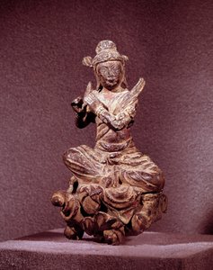 Art Coreen: تمثيل Apsara بالبرونز الذهبي ، كونه سيليست. فترة شلا (القرنين السابع والعاشر). المتحف الوطني الكوري بواسطة المدرسة الكورية