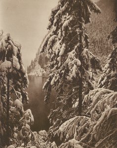 Königssee بالقرب من Berchtesgaden ؛ The Koenigssee بالقرب من Berchtesgaden (b / w photo) بواسطة كيرت هيلشر