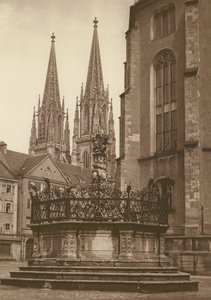 Regensburg ، نافورة من عام 1721 في Neupfarrplatz وأبراج الكاتدرائية ؛ ريغنسبورغ ، النافورة (1721) في "نيوبفار بلاتز" ، وكاتدرائية (صورة بالأبيض والأسود) بواسطة كيرت هيلشر