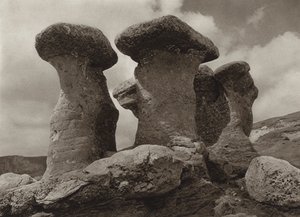 رومانيا: "Babele" في جبال Bucegi (b / w photo) بواسطة كيرت هيلشر