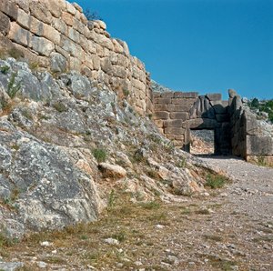 بوابة الأسود: موقع مدينة ميسين القديمة في البيلوبونيز (1500-1100 قبل الميلاد) اليونان