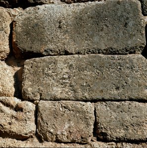 جدران بالقرب من بوابة الأسود: موقع مدينة ميسين القديمة في بيلوبونيز (1500-1100 قبل الميلاد) اليونان