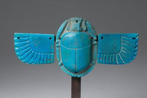 الجعران المجنح (القيشاني)
