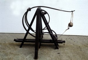 منجنيق. نموذج من رسم ليوناردو دافنشي (ليوناردو دافنشي). متحف العلوم والتكنولوجيا بميلانو. بواسطة ليوناردو دا (بعد) فينشي