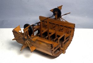 زورق دفع بعجلات. نموذج من رسم ليوناردو دافنشي (ليوناردو دافنشي). متحف العلوم والتكنولوجيا بميلانو. بواسطة ليوناردو دا (بعد) فينشي